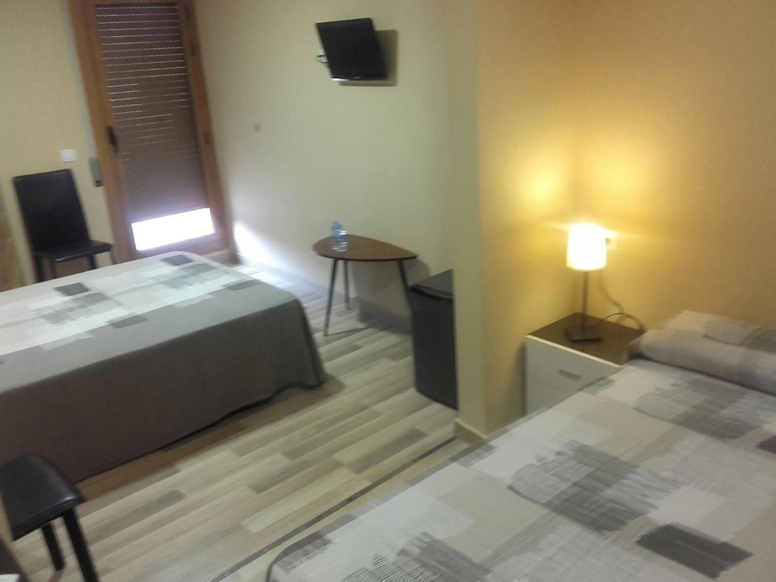 Pension Avenida Вілафранка-дель-Пенедес Номер фото