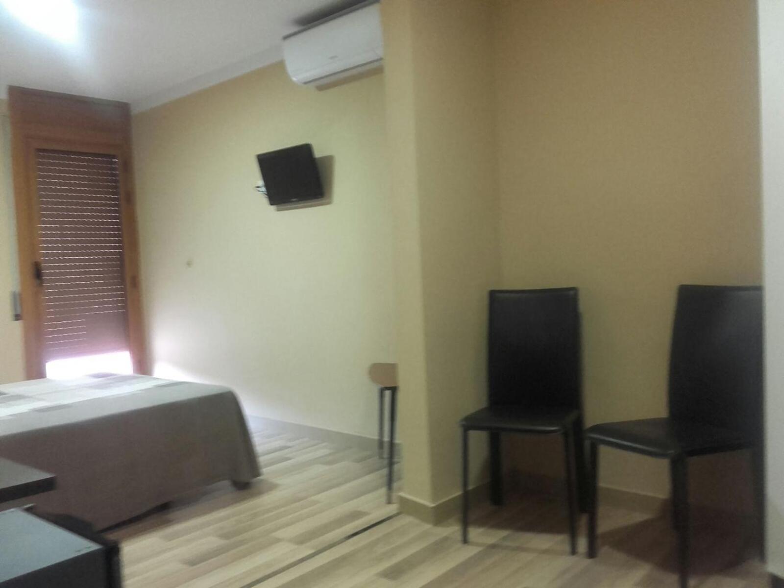 Pension Avenida Вілафранка-дель-Пенедес Номер фото