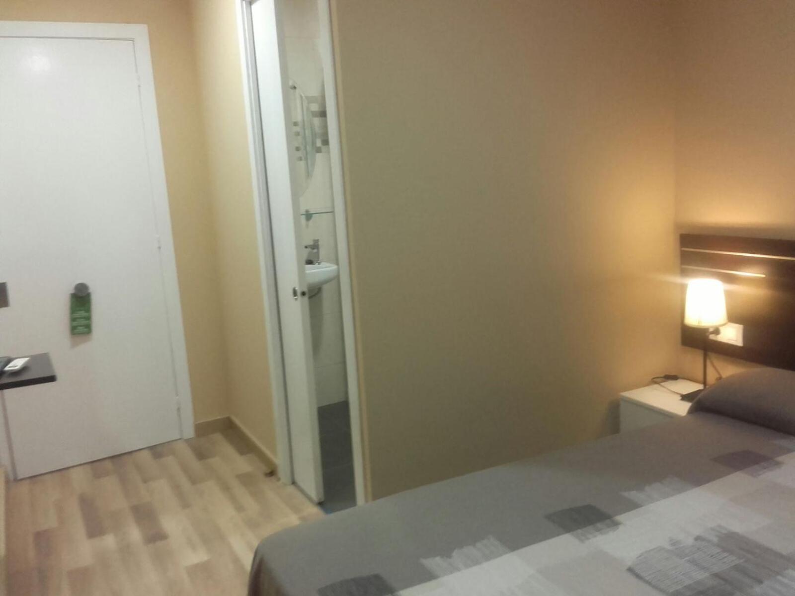 Pension Avenida Вілафранка-дель-Пенедес Номер фото