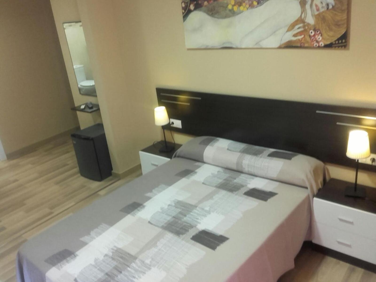 Pension Avenida Вілафранка-дель-Пенедес Номер фото