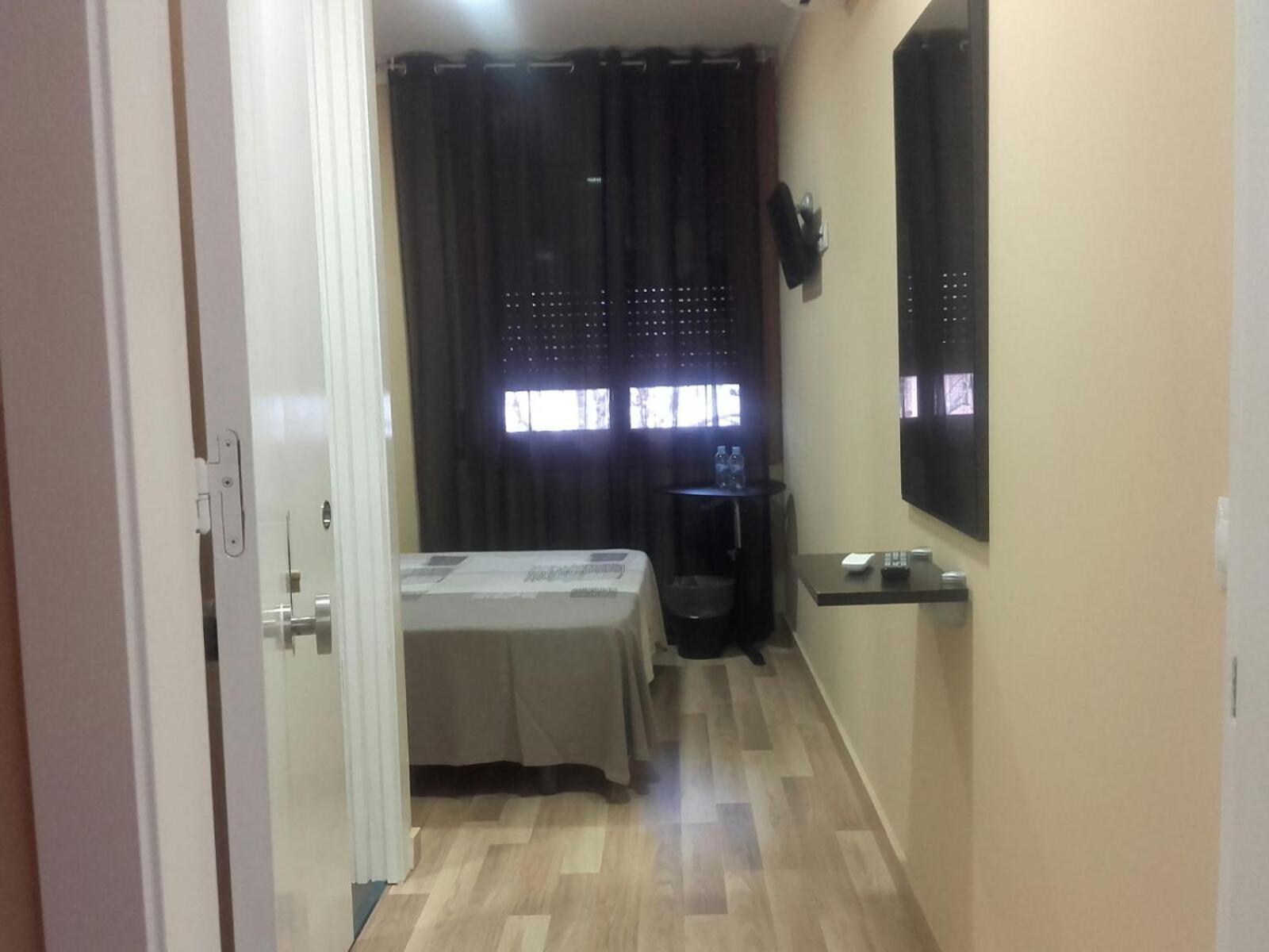 Pension Avenida Вілафранка-дель-Пенедес Номер фото