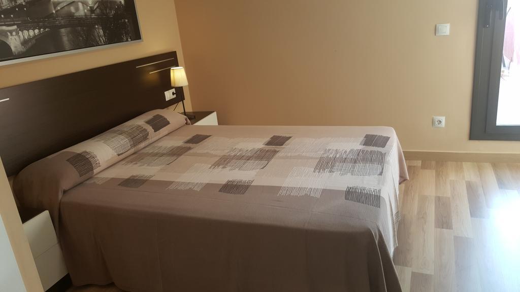 Pension Avenida Вілафранка-дель-Пенедес Екстер'єр фото