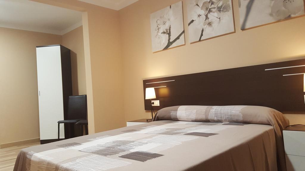 Pension Avenida Вілафранка-дель-Пенедес Екстер'єр фото