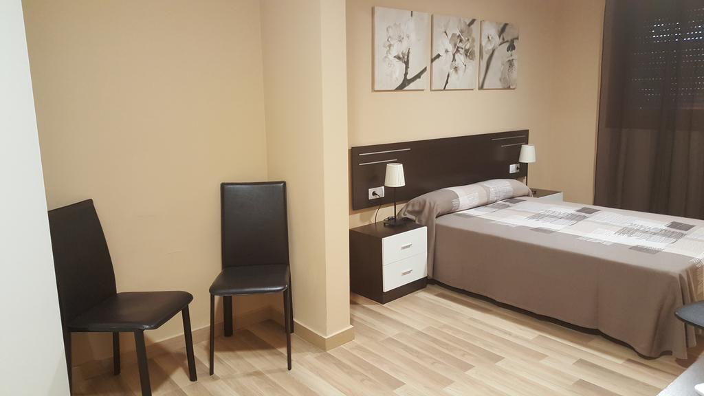 Pension Avenida Вілафранка-дель-Пенедес Екстер'єр фото