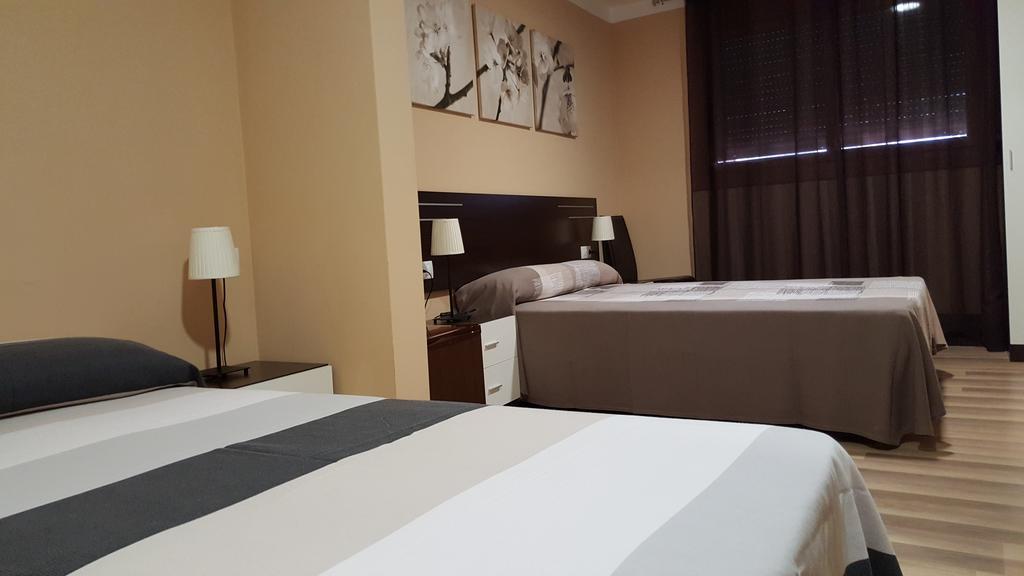 Pension Avenida Вілафранка-дель-Пенедес Екстер'єр фото