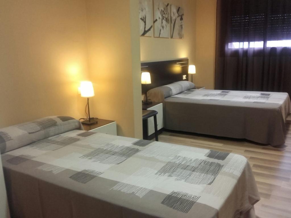 Pension Avenida Вілафранка-дель-Пенедес Номер фото